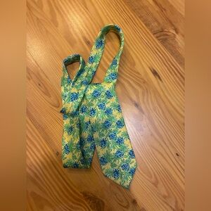 Lilly Pulitzer men’s colorful, neck tie silk